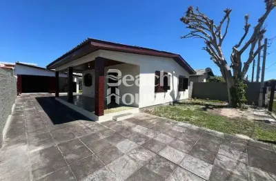 Ótima casa com anexo, em terreno maior que o padrão! próxima ao mar! região super tranquila!