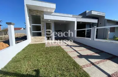 Linda casa muito bem localizada na cidade de tramandaí, com moradores locais !!