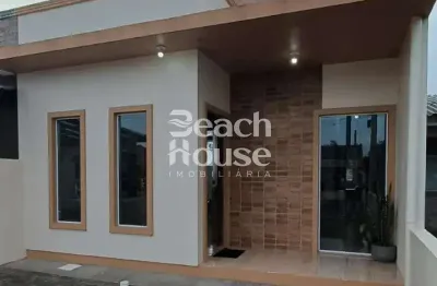 Linda geminada com piscina e móveis sob medida! localizada em bairro de moradores fixos!