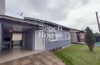 Bela casa  e fácil acesso a vários comércios locais de nova tramandaí!!!!!