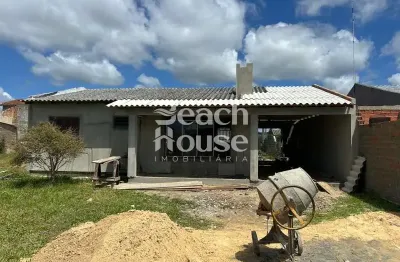Casa toda reformada, localizada próximo ao centrinho! pertinho do asfalto!