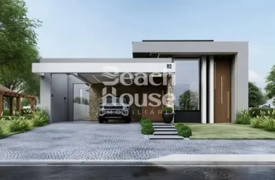 Lindíssima casa em construção! localizada a poucos passos do mar!