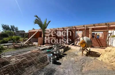 Geminada com suíte em construção, pertinho do mar!! ótima oportunidade!