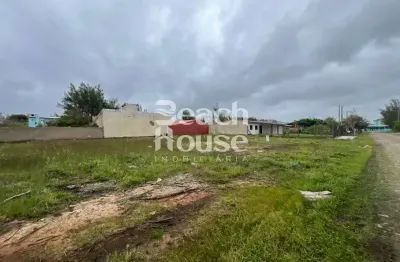 Terreno próximo ao mar, com possibilidade de comprar os lotes ao lado!