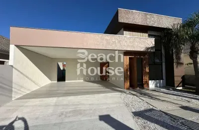 Casa de alto padrão a poucos metros do mar, em nova tramandaí! ótimo preço!