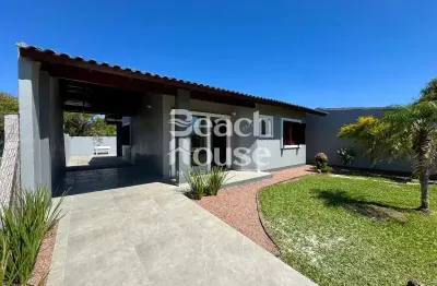 Casa toda reformada, a poucas quadras do mar! excelente localização!