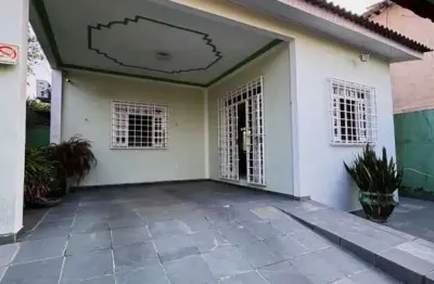 Casa com 4 quartos à venda na rua rua afonso arinos, 44, flores, manaus, 250 m2 por r$ 550.000