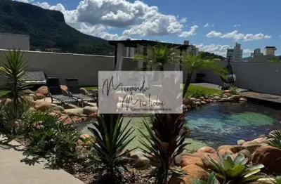 Casa de alto padrão com 640 m² de construção, piscina natural e energia solar