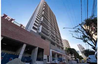 Lindo apartamento com varanda gourmet c/ churrasqueira a carvão.
