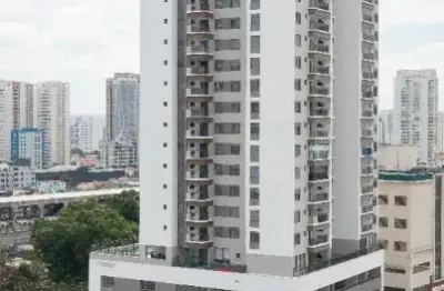 Lindo apartamento com varanda gourmet c/ churrasqueira a carvão.