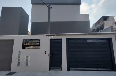 Sobrado em condomínio fechado, 2 dormitórios sendo 2 suítes e 1 vaga de garagem!