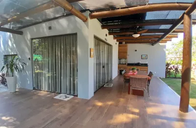 Vendo casa de 03 quartos (02 suites) em condominio em praia do forte.