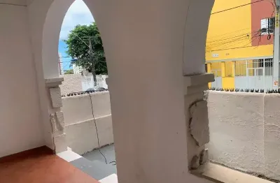 Casa à venda ou locação em salvador nos barris 8 quartos 2 suítes 2 salas 4 banheiros 200m² venda r$ 780.000,00 locação r$ 7.000,00 - 71 99986.6730