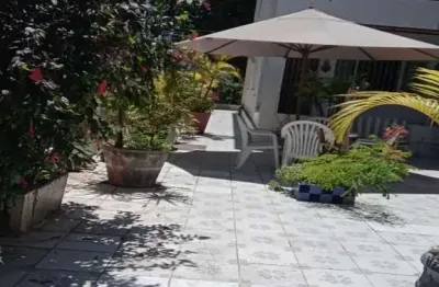 Vendo casa ideal para comércio rua do salete - barris 564m2 contrução 455m2 de terreno 6/4, 4 salas garagem venda r$ 2.000.000,00 aluguel r$ 25.000,00