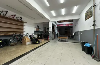 Casa comercial para alugar na Rua Santa Helena, São João, Jacareí