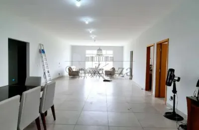 Linda casa 375m² - com 3 suítes, escritório, área gourmet, piscina, 6 vagas