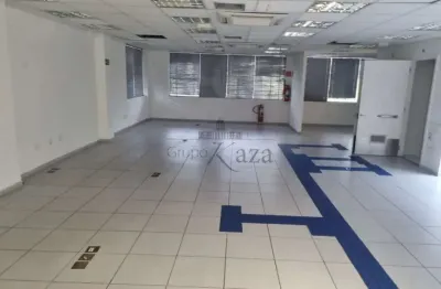Casa comercial para alugar na Alameda dos Nhambiquaras, Moema, São Paulo