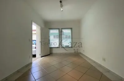 Casa com 3 quartos para alugar na Rua Valois De Castro, Frente, Vila Nova Conceição, São Paulo