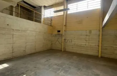 Ponto comercial para alugar na Rua dos Lírios, Parque Santo Antônio, Jacareí