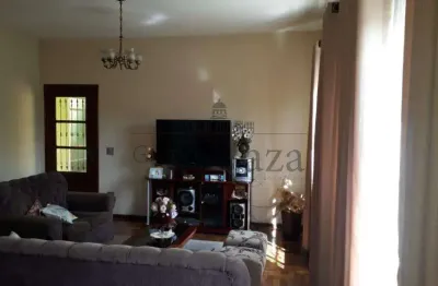 Casa com 4 quartos para alugar na Avenida Rui Barbosa, Jardim Bela Vista, São José dos Campos