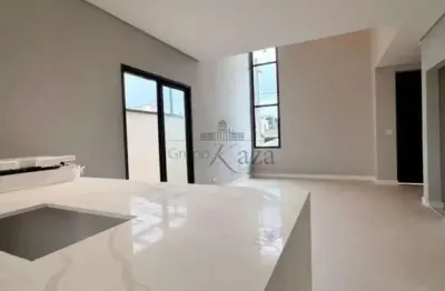 Oportunidade - Casa Térrea em Condomínio - Loteamento Floresta - Reserva Aruanã - 3 Dormitórios - 250m².
