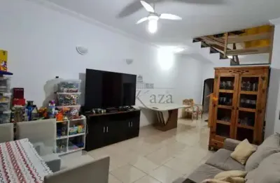 Excelente sobrado tríplex com piscina no bairro parque dos ipês em são josé dos campos