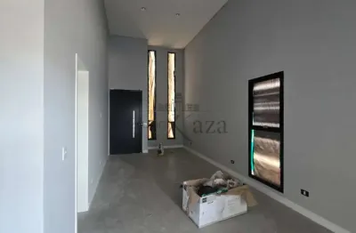 Oportunidade - Casa em Condomínio - Residencial Malibu - Malibu Residencial - Caçapava - 3 Dormitórios - 125m².