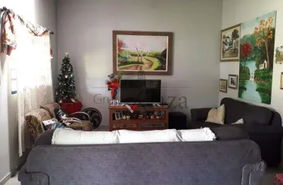 Chácara Rural - Colinas de Paraibuna - 1.300m² - 2 Dormitórios.