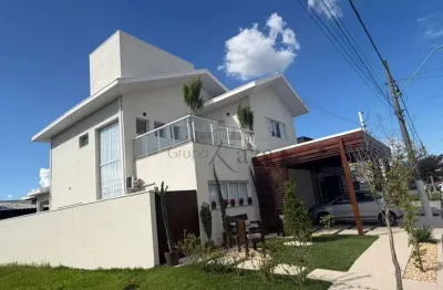 Oportunidade - Casa em Condomínio - Caçapava - Condomínio Terras do Vale - 4 Dormitórios - 233m²