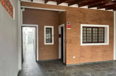 Oportunidade - Casa Padão - Jardim Augusta - 3 Dormitórios - 150m².