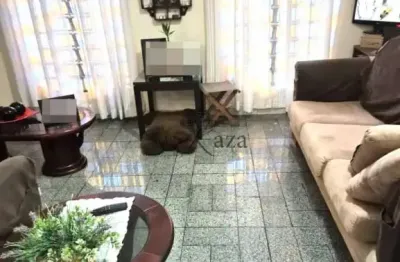 Oportunidade - Casa - Vila Industrial - 4 Dormitórios - 140m².