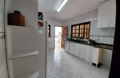 Oportunidade - casa sobrado - jardim das indústrias - 3 dormitórios - 165m².