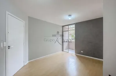 Oportunidade - Apartamento - Monte Castelo - Condomínio Itália - 2 Dormitórios - 63m².