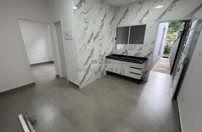 Oportunidade - Casa com Edícula - Vila São Geraldo - 3 Dormitórios - 140m².