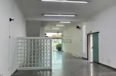 Casa comercial para alugar na Rua Treze de Maio, Centro, Jacareí
