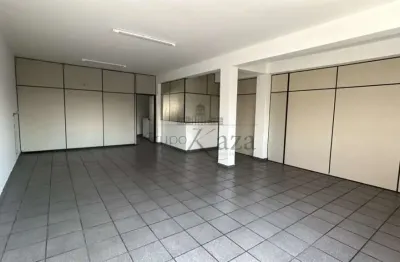 Sala comercial para alugar na Rua Doutor Lúcio Malta, Centro, Jacareí