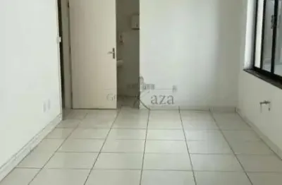 Prédio para alugar na Praça Monsenhor Silva Barros, Centro, Taubaté