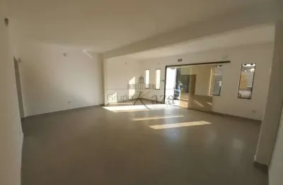 Casa comercial para alugar na Rua Três de Abril, Centro, Jacareí