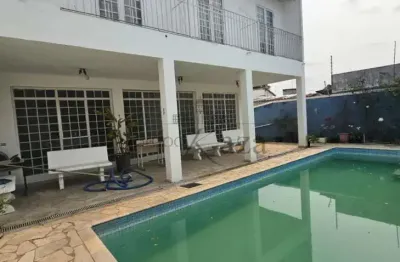 Casa com 11 quartos para alugar na Rua Dom Pedro II, Centro, Jacareí