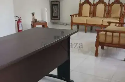 Casa com 6 quartos para alugar na Rua Dom Pedro II, Centro, Jacareí