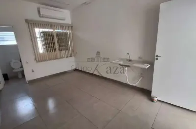 Casa comercial para alugar na Rua Amim José, Sala 06, Centro, Jacareí