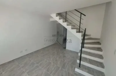 Oportunidade - casa sobrado em villagio - jardim olímpia - santa branca - 2 dormitórios - 64m².