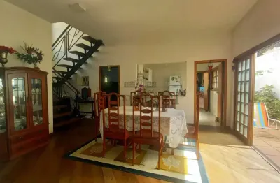 Casa com 4 quartos à venda na Rua Doutor Waldemar Berardinelli, 512063, Centro, Jacareí