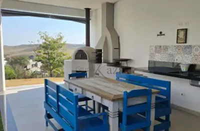 Oportunidade - Casa em Condomínio - Jardim São Gabriel - Residencial Vale dos Lagos - 4 Dormitórios - 215m² - Estuda Permuta.