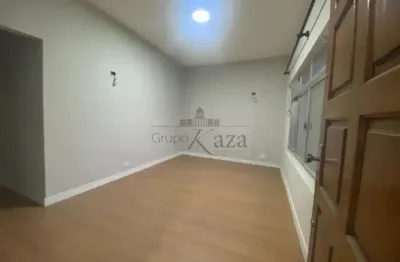 Oportunidade - Casa - Jardim Santa Maria - Jacareí - 3 Dormitórios - 200m².