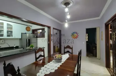 Oportunidade - Casa Térrea  - Vila Nova Aliança - Jacareí - SP - 3 Dormitórios - 117m².