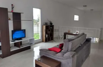 Casa  Condomínio - Jardim Panorama - Residencial Fogaça - 270m² - 3 Dormitórios.