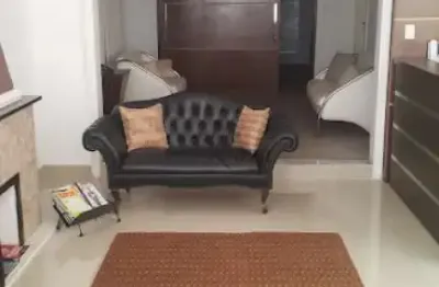 Casa com 4 quartos para alugar na Rua Itápolis, 572083, Pacaembu, São Paulo