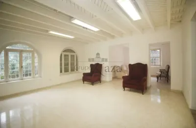 Casa com 4 quartos para alugar na Rua dos Franceses, 532284, Bela Vista, São Paulo