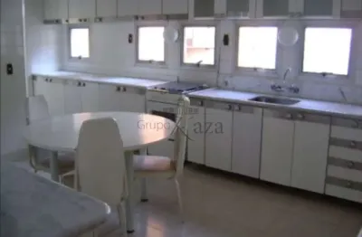 Apartamento Mobiliado - Jardim América - 3 Dormitórios - 201m².